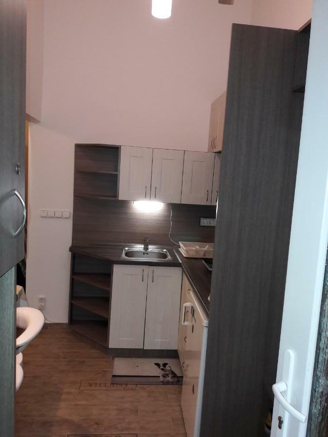 Dombóvári Way Apartman Apartamento