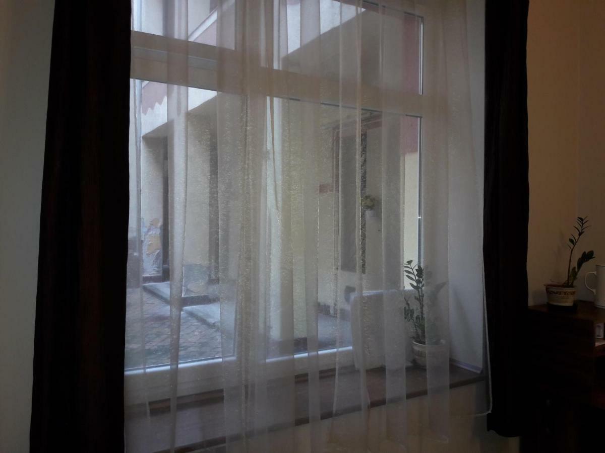 Dombóvári Way Apartman Apartamento *