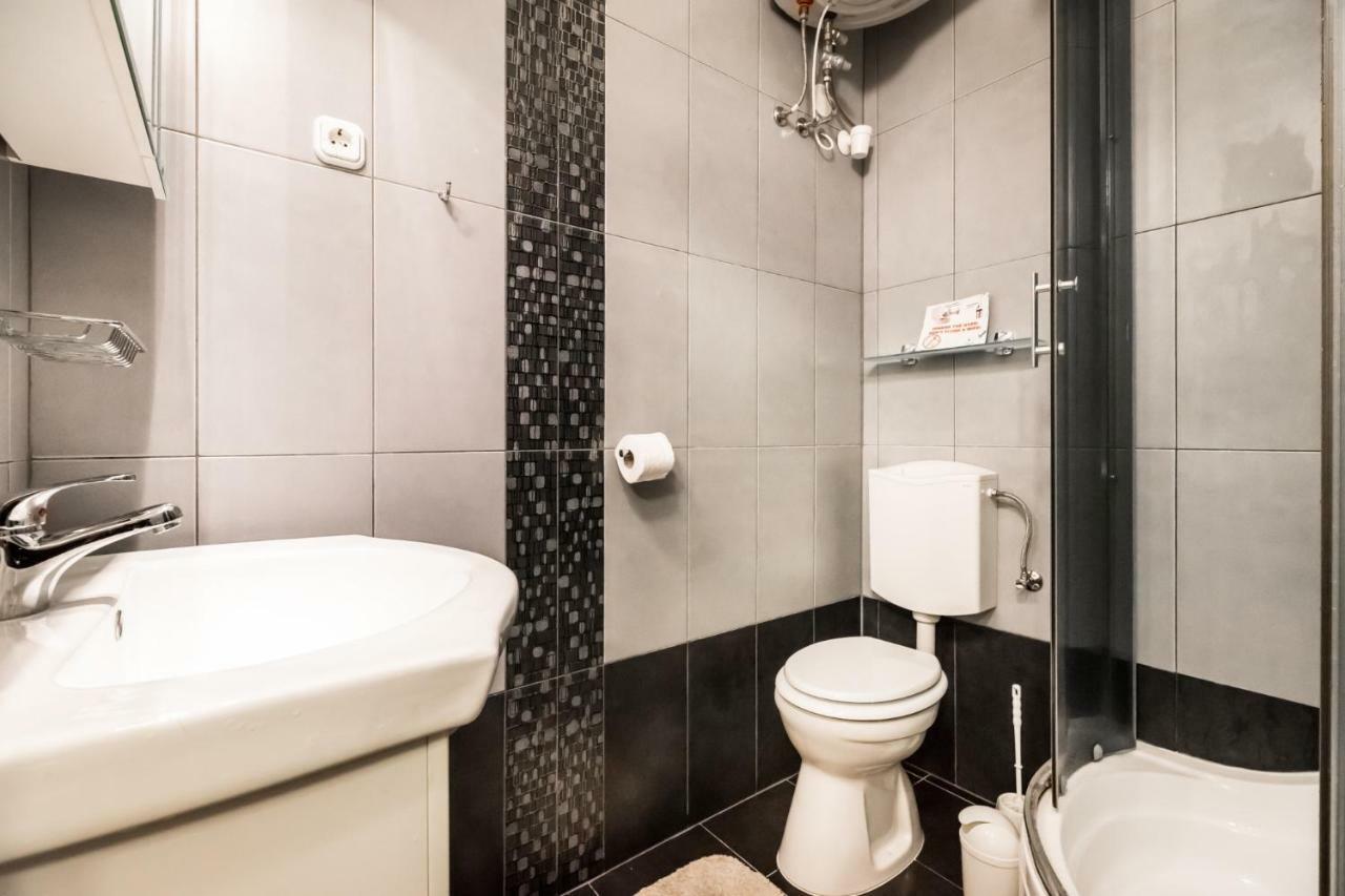Dombóvári Way Apartman Apartamento
